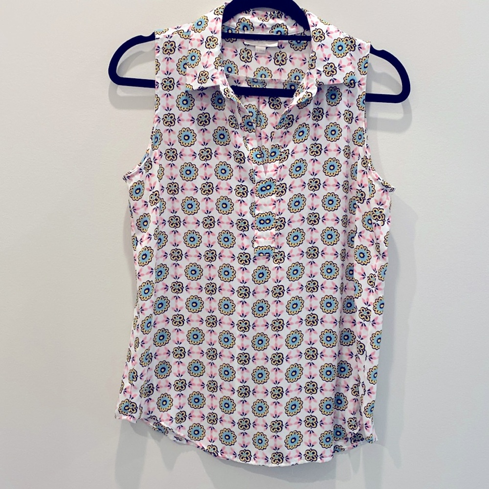 Sleeveless floral v-neck